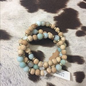 🌟🌟3 strand mint/wooden beaded bracelet🌟🌟NWT